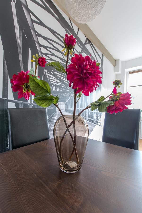 Chmielna 73 P&O Serviced Apartments Varsovia Exterior foto
